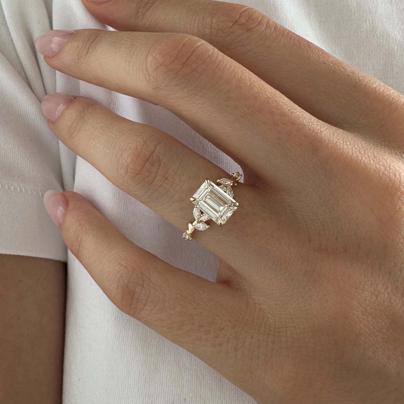 Boho ring with 3.70 CT lab diamond and leaf-inspired look