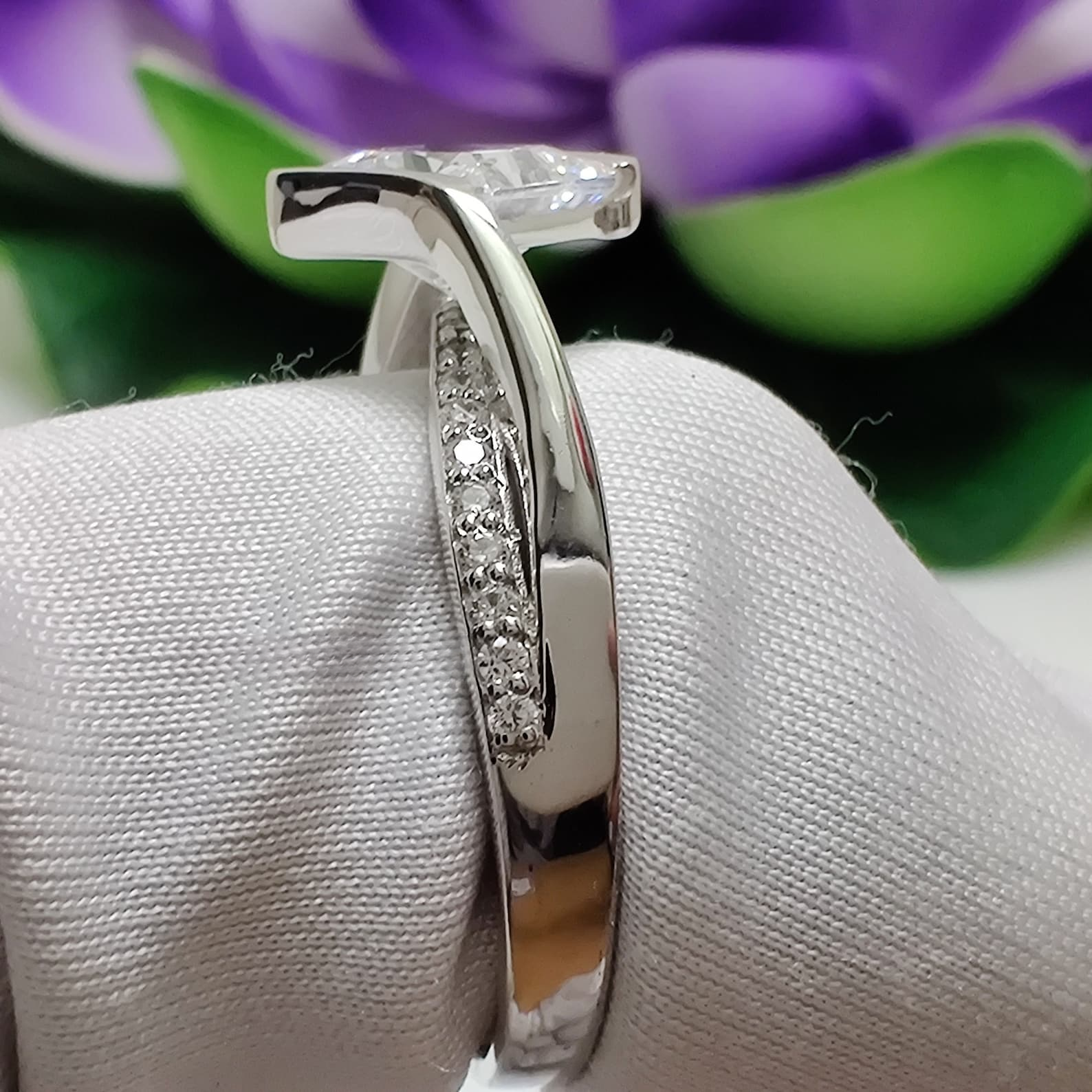 Diamond Engagement Ring in Swirl Design