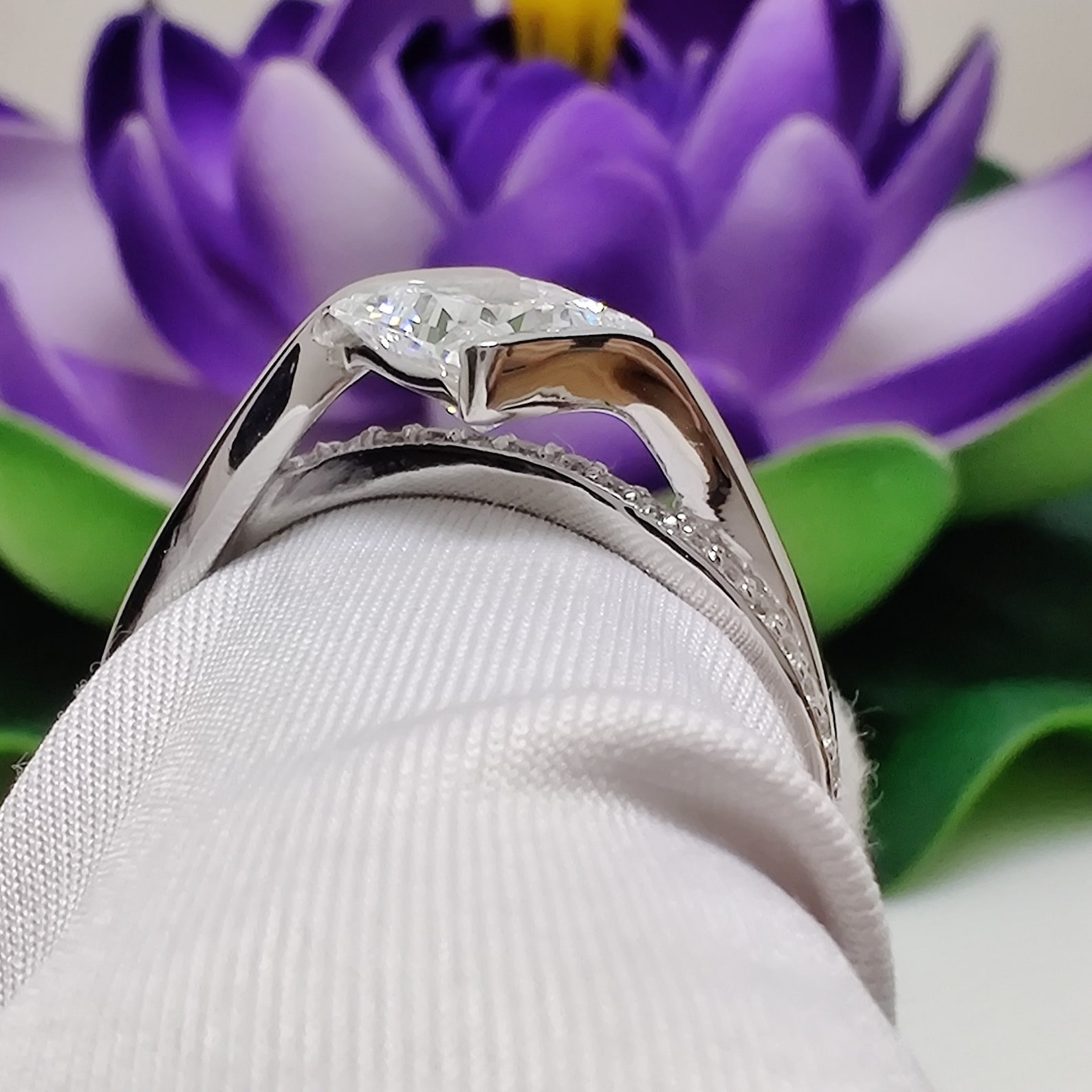 Engagement Ring in Swirl Design